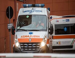 Bambina di 5 anni cade dal balcone ad Ancona. Grave in ospedale