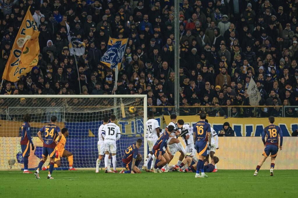 La Roma vince a Parma: 1-0 con gol su punizione di Soule