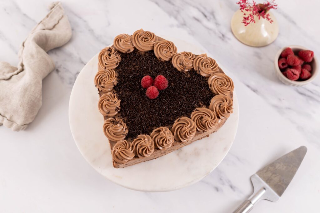 Torta a forma di cuore: la ricetta del dessert romantico e scenografico