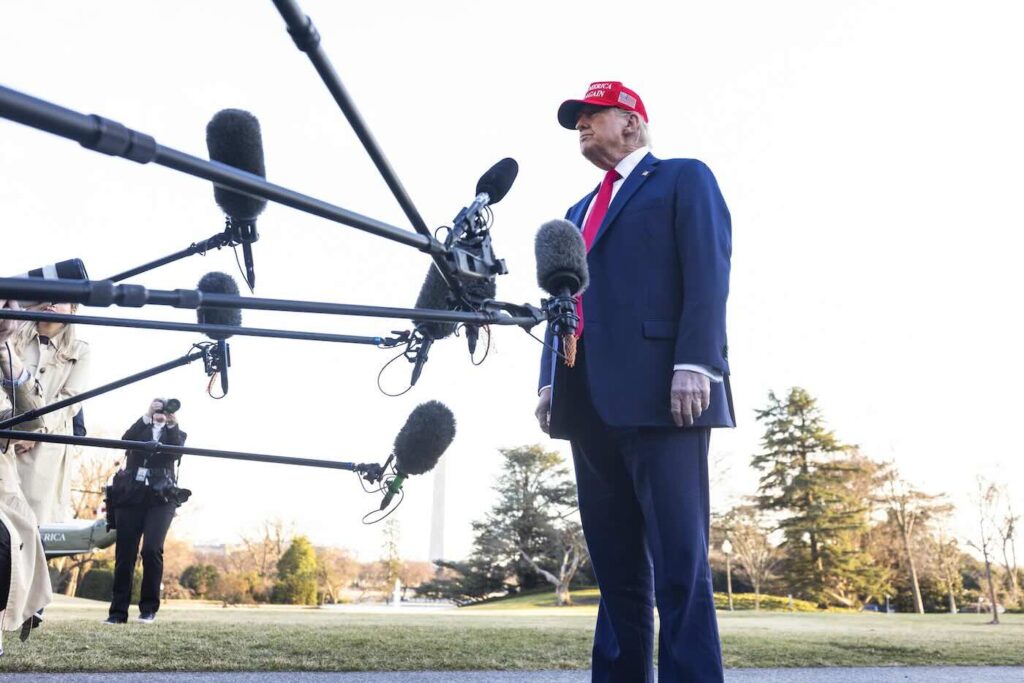 La guerra commerciale di Trump fa crollare le Borse europee: Milano perde il 3%, sprofonda Stellantis